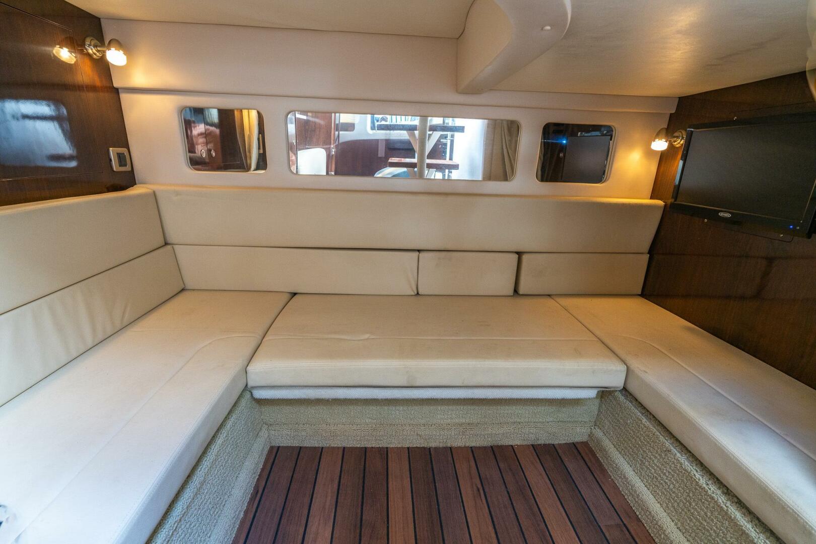 2016 Sea Ray 330 Sundancer - Image 64
