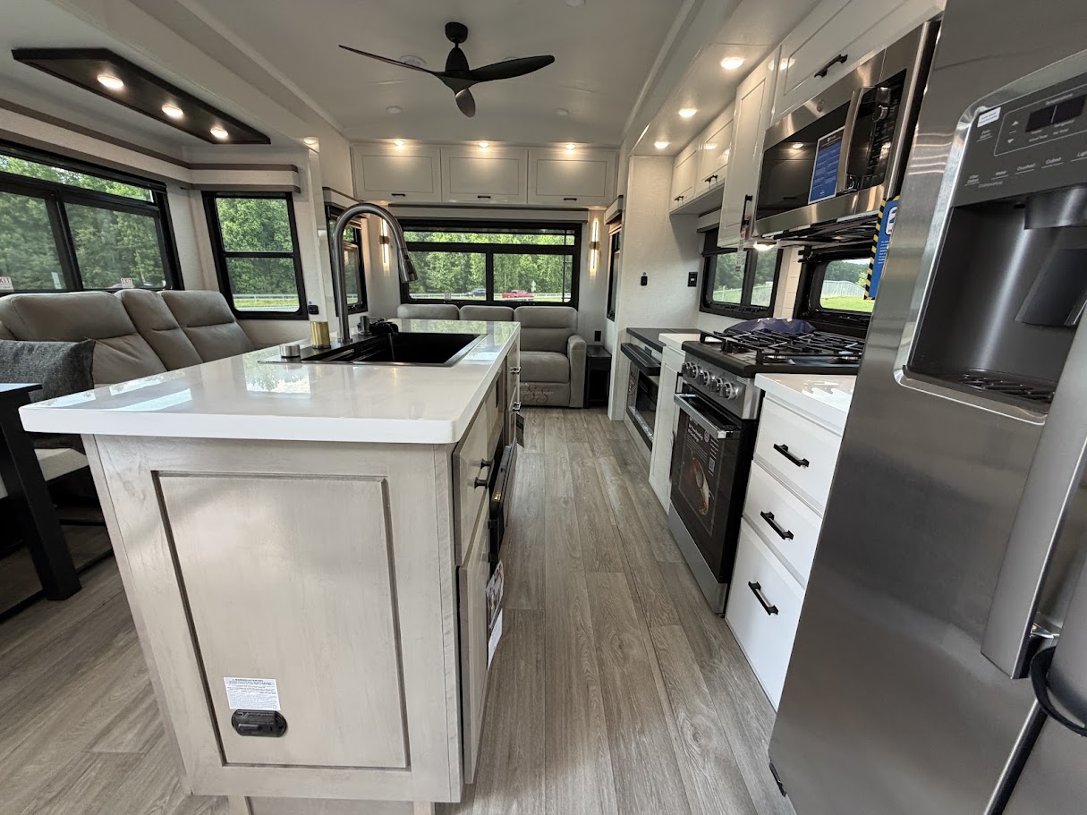 2027 JAYCO PINNACLE 32RLTS - Image 32