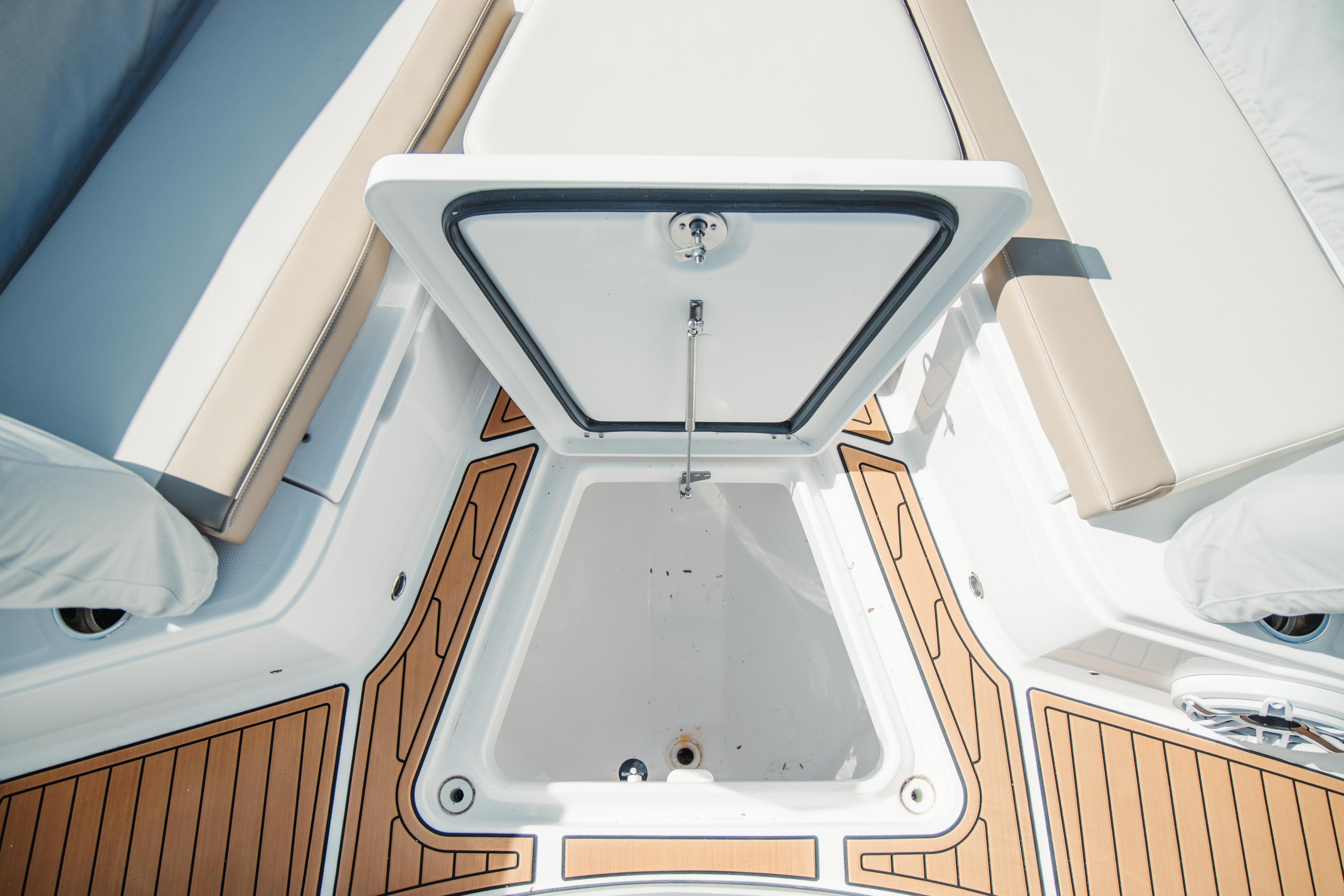 2024 Everglades 315 Center Console Standard - Image 85