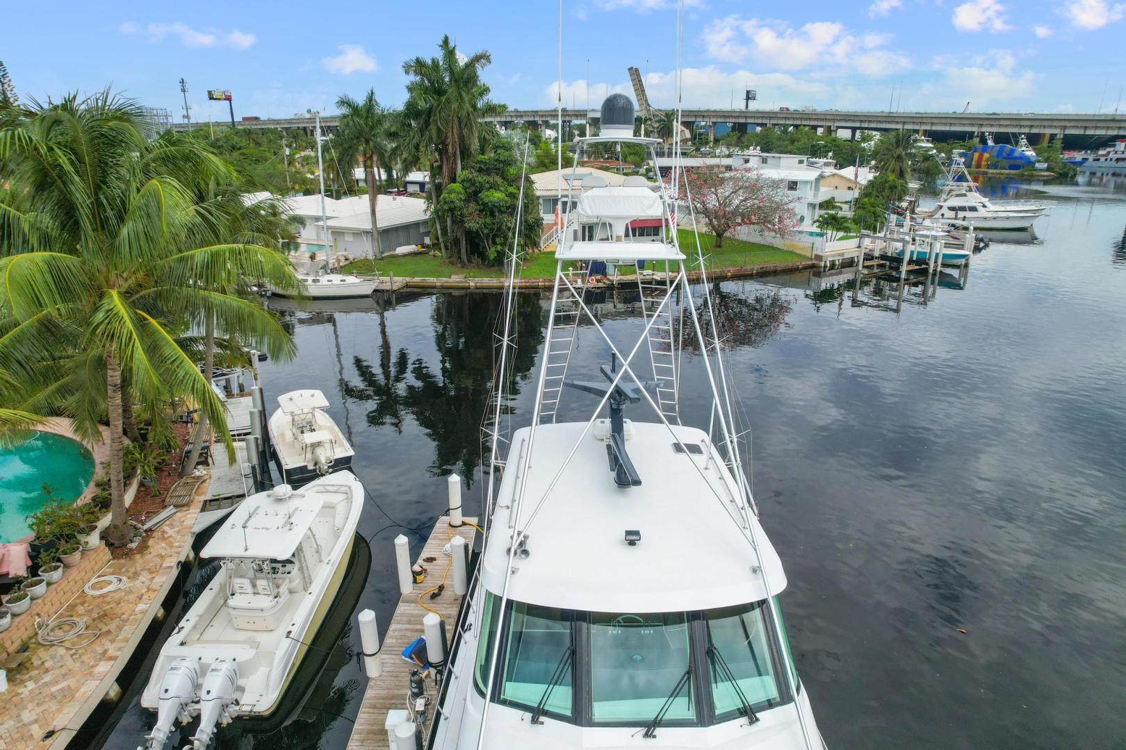 1998 Hatteras 82 Convertible - Image 10