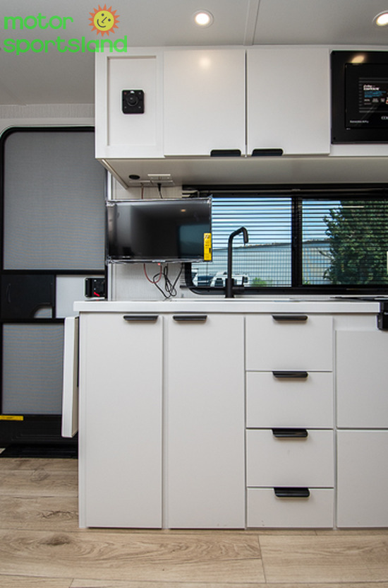 2027 Winnebago Micro Minnie 2200MBH - Image 18