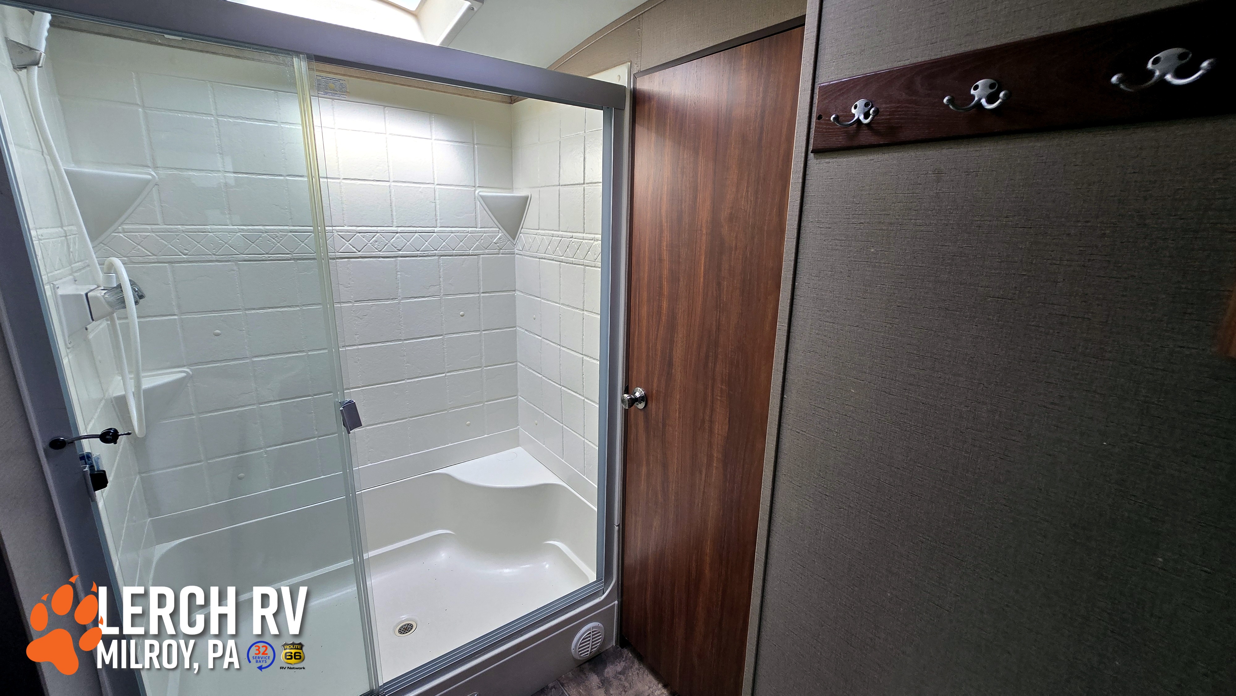 2014 Keystone Cougar XLite 28RLS - Image 21