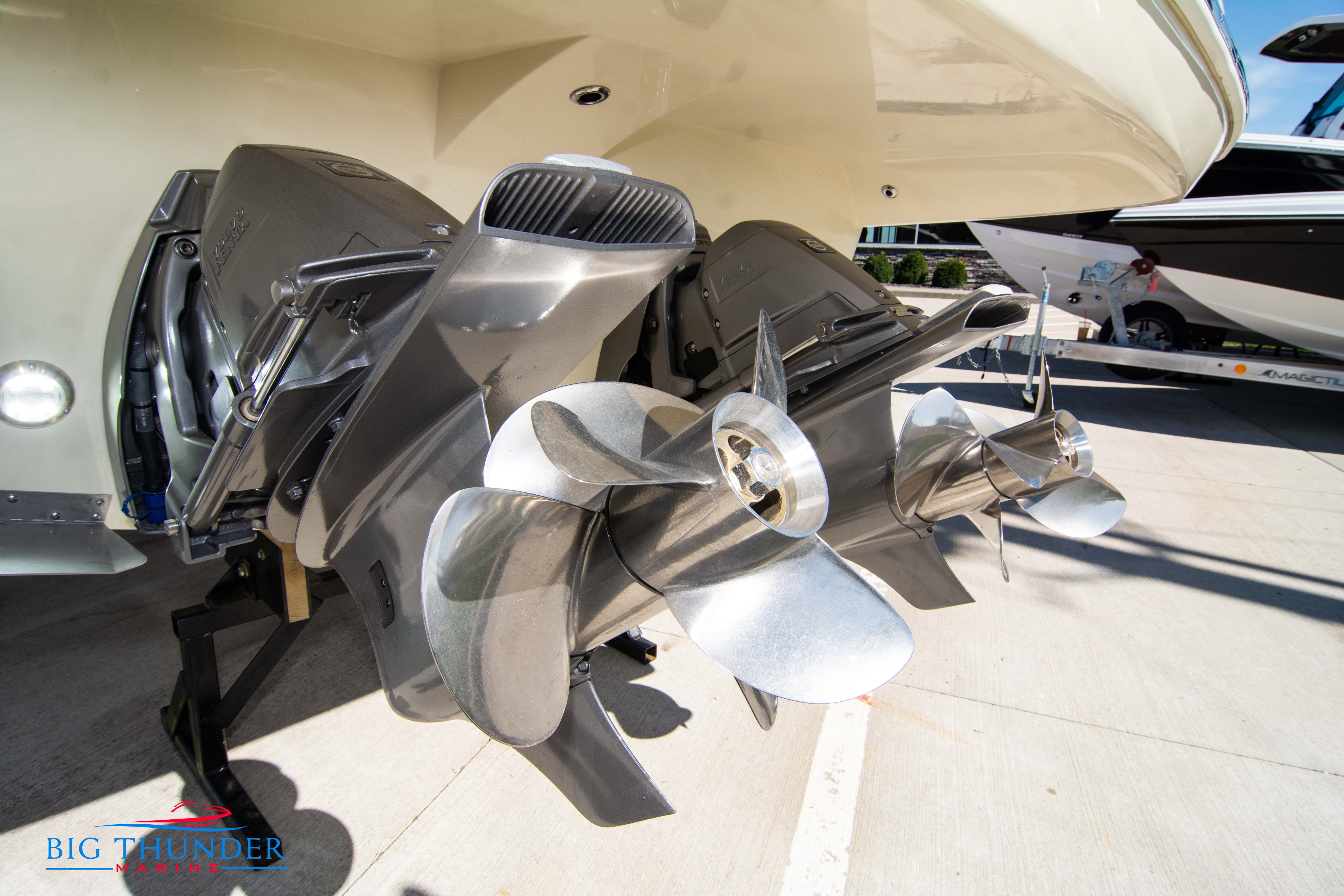 2024 Invictus GT320 - Image 16