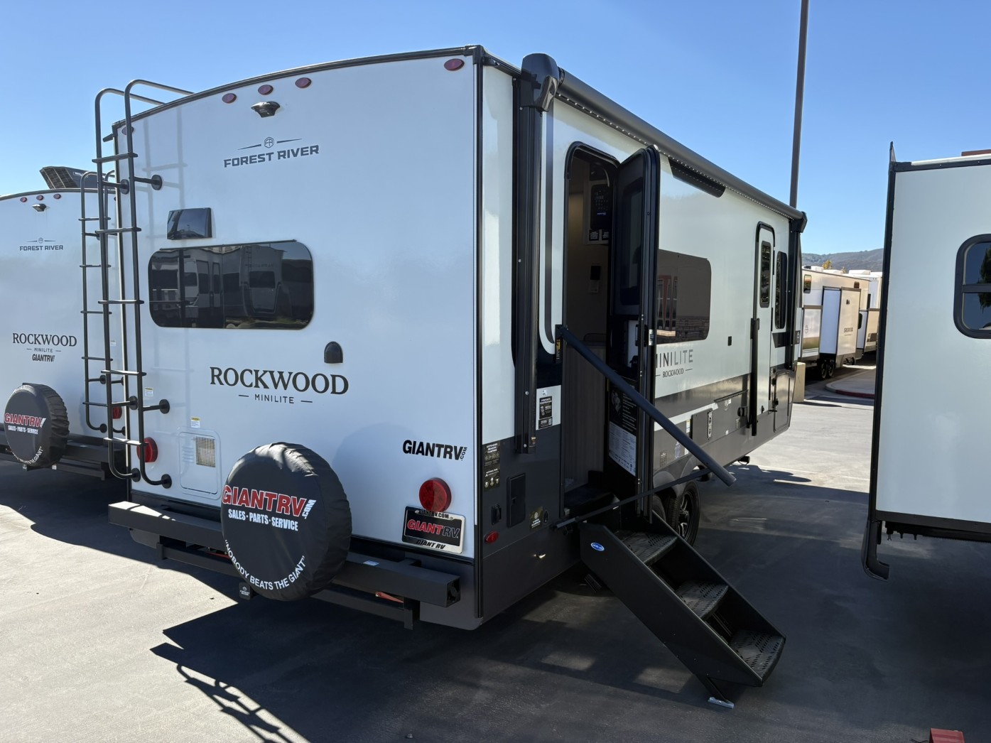 2027 Forest River Rockwood Mini Lite 2515S - Image 5