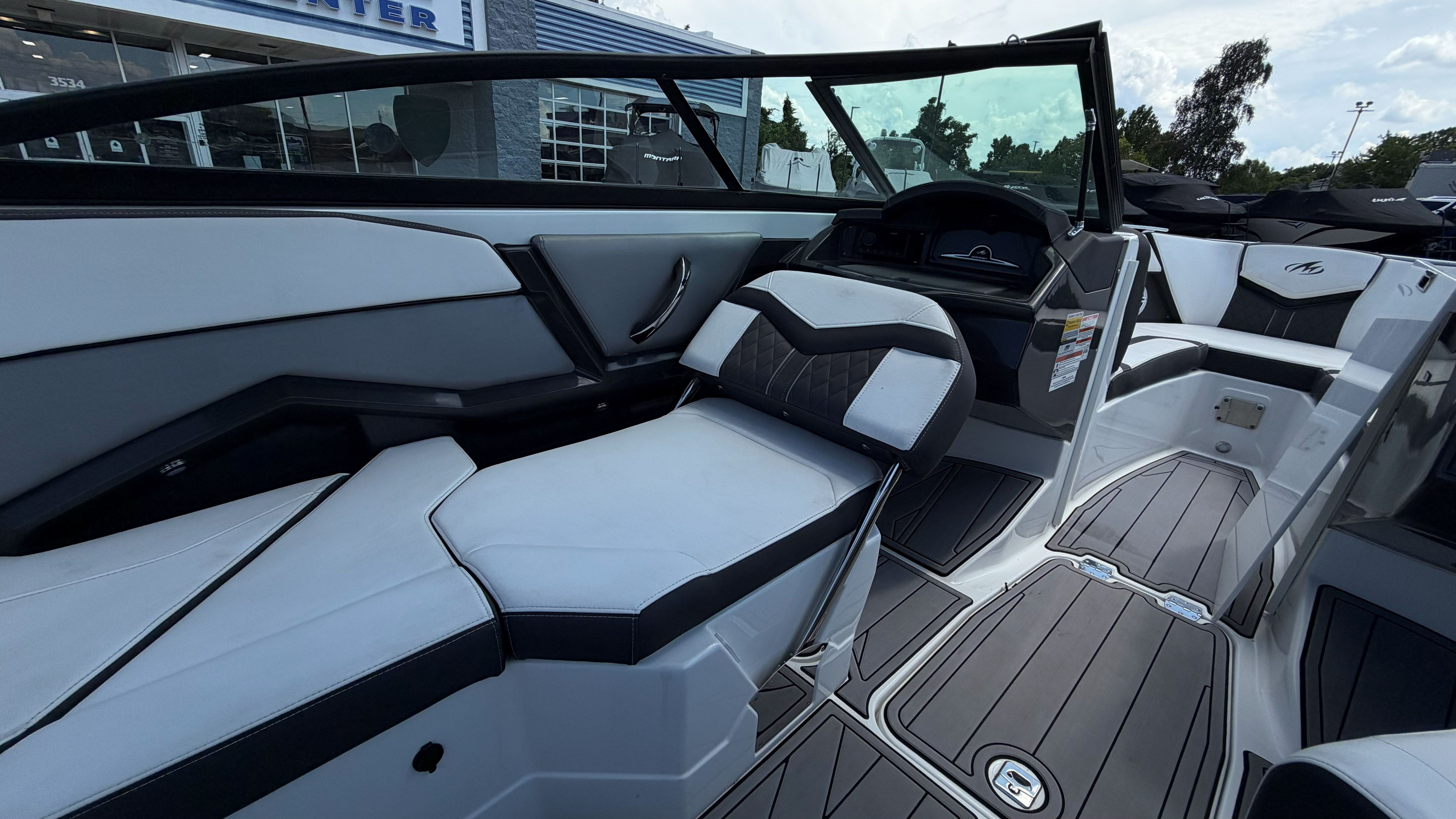 2023 Monterey 238 Super Sport - Image 27