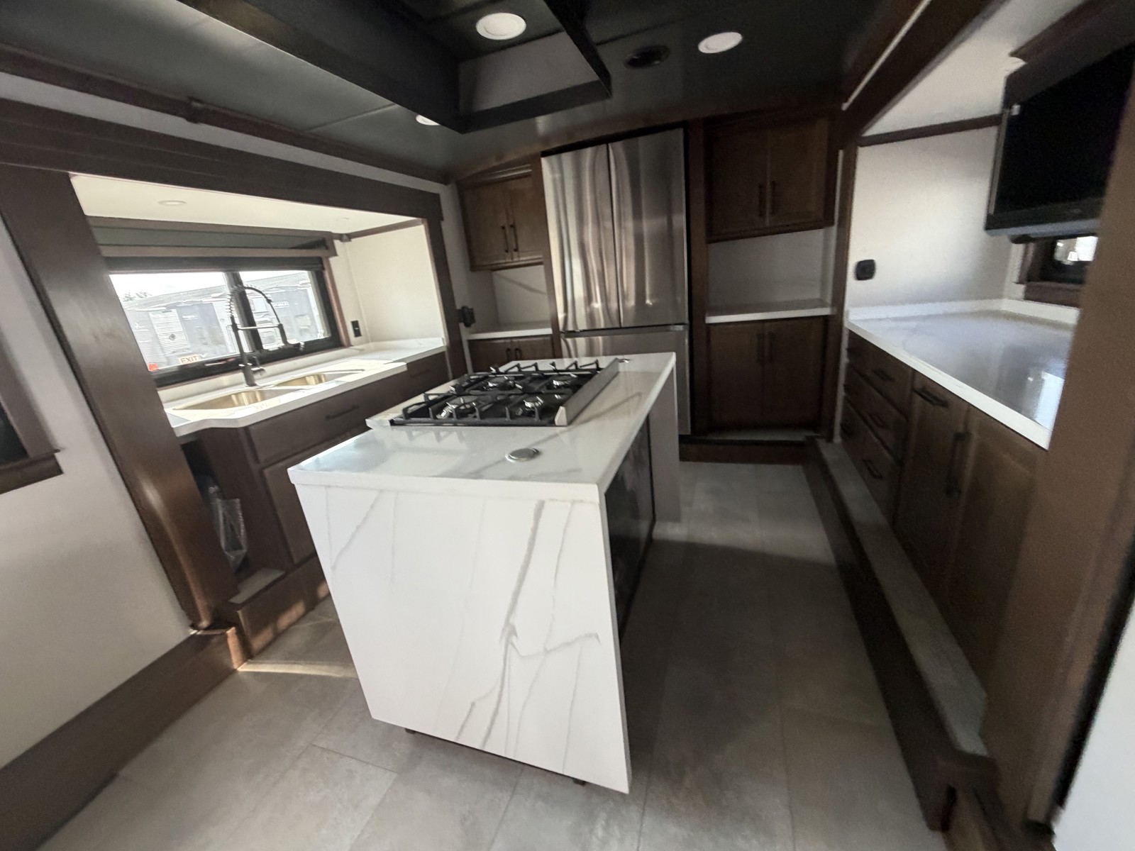 2025 FOREST RIVER 421FK - Image 110