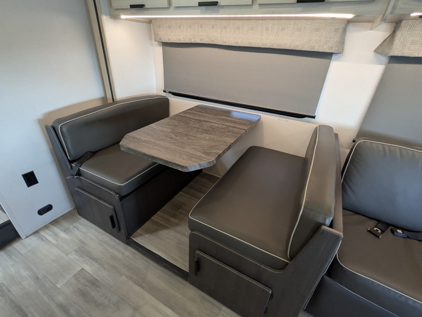 2024 Forest River Sunseeker 2850S LE - Image 17