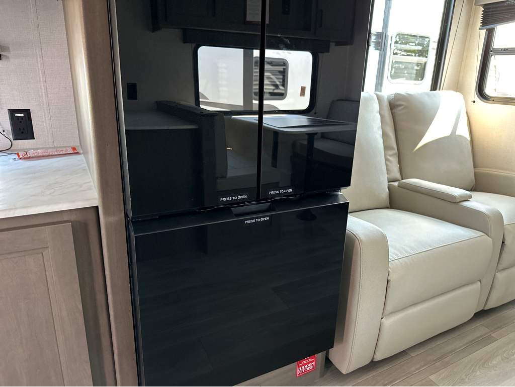 2026 GRAND DESIGN TRANSCEND 25MLX - Image 24