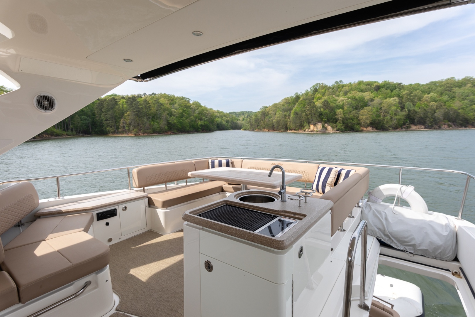 2018 Sea Ray L650 FLY - Image 36