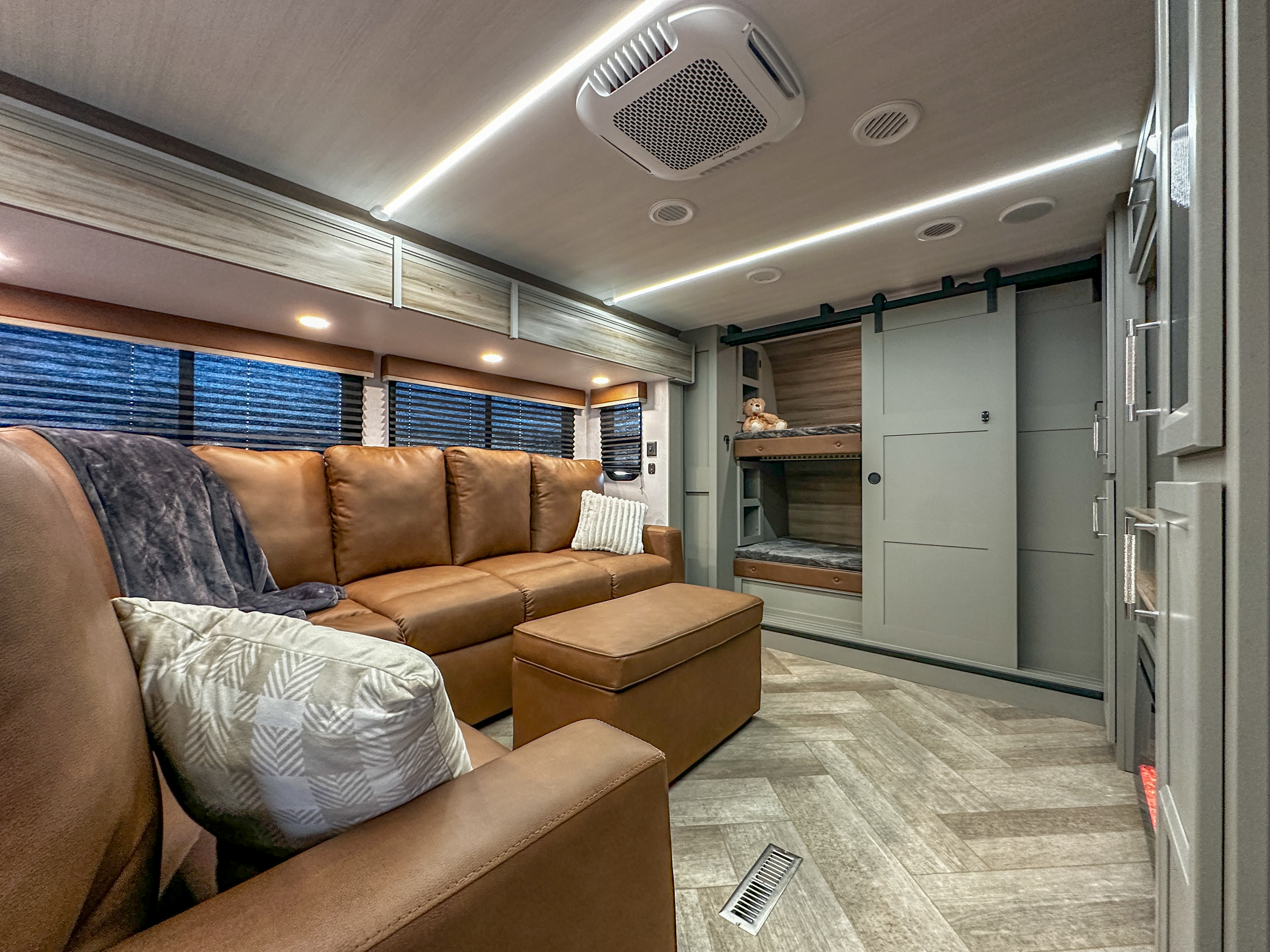 2026 Keystone Sprinter 3800FLB - Image 11
