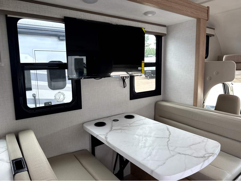 2027 THOR MOTOR COACH MAGNITUDE GA31 - Image 14