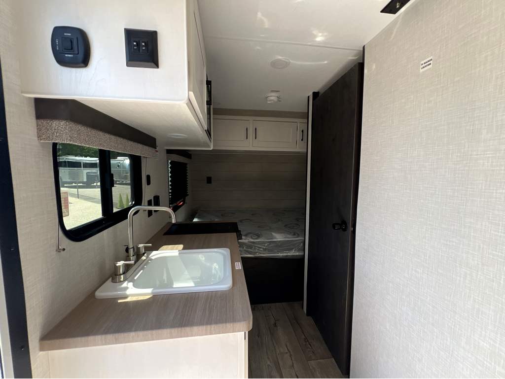 2026 VENTURE RV SIENNA 140VFD - Image 5