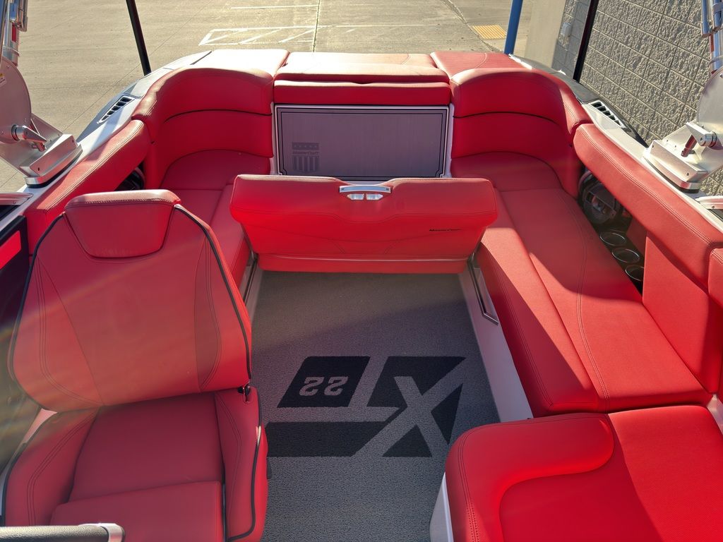 2019 MasterCraft XT22 - Image 49