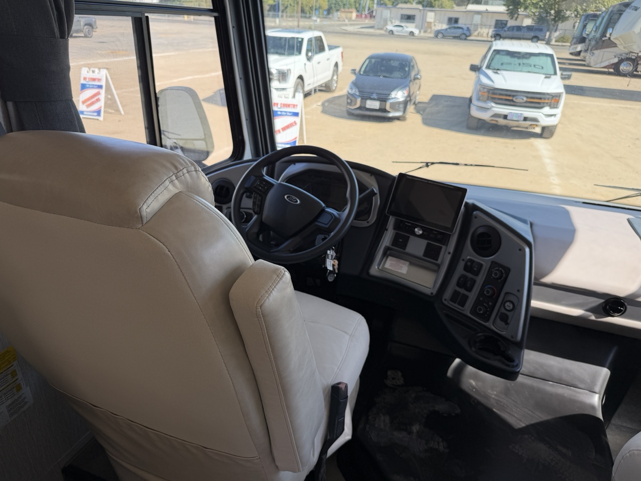 2023 Coachmen Pursuit 31BH - Image 5