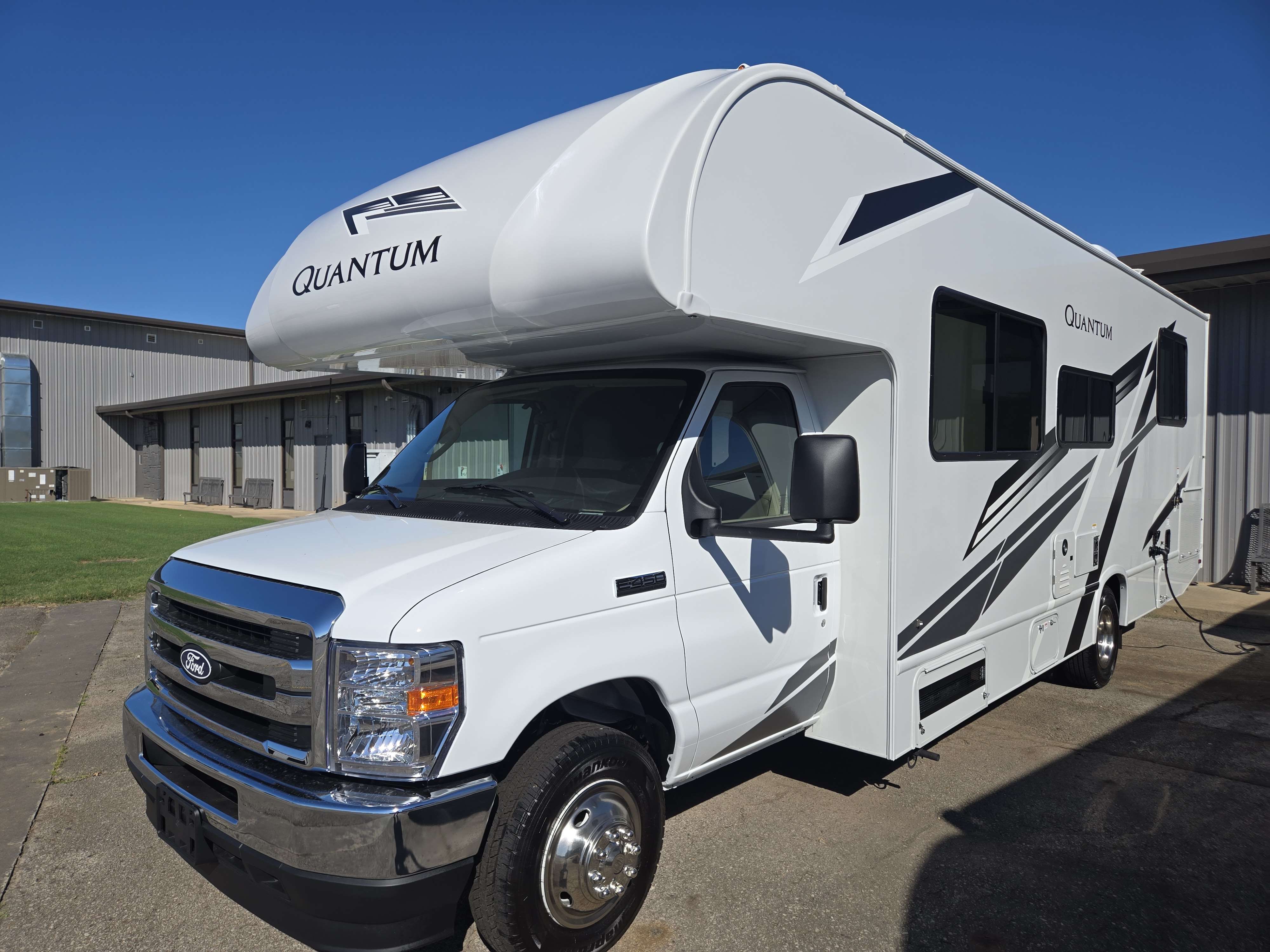 2026 Thor Motor Coach Quantum LZ28 - Image 3