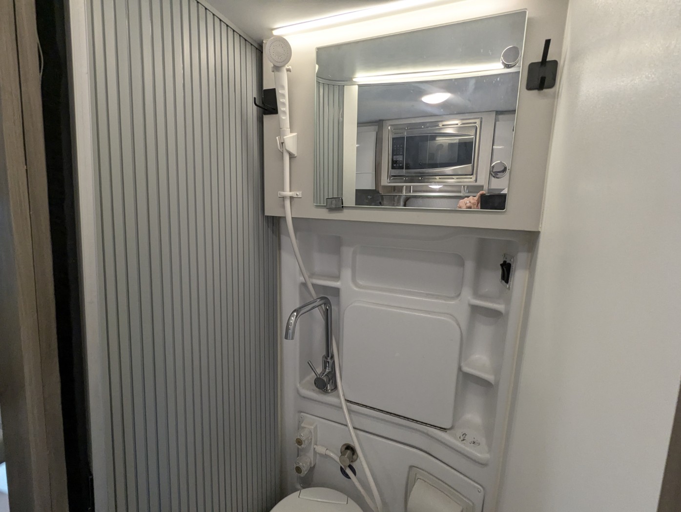 2022 Thor Motor Coach Tellaro 20J - Image 23