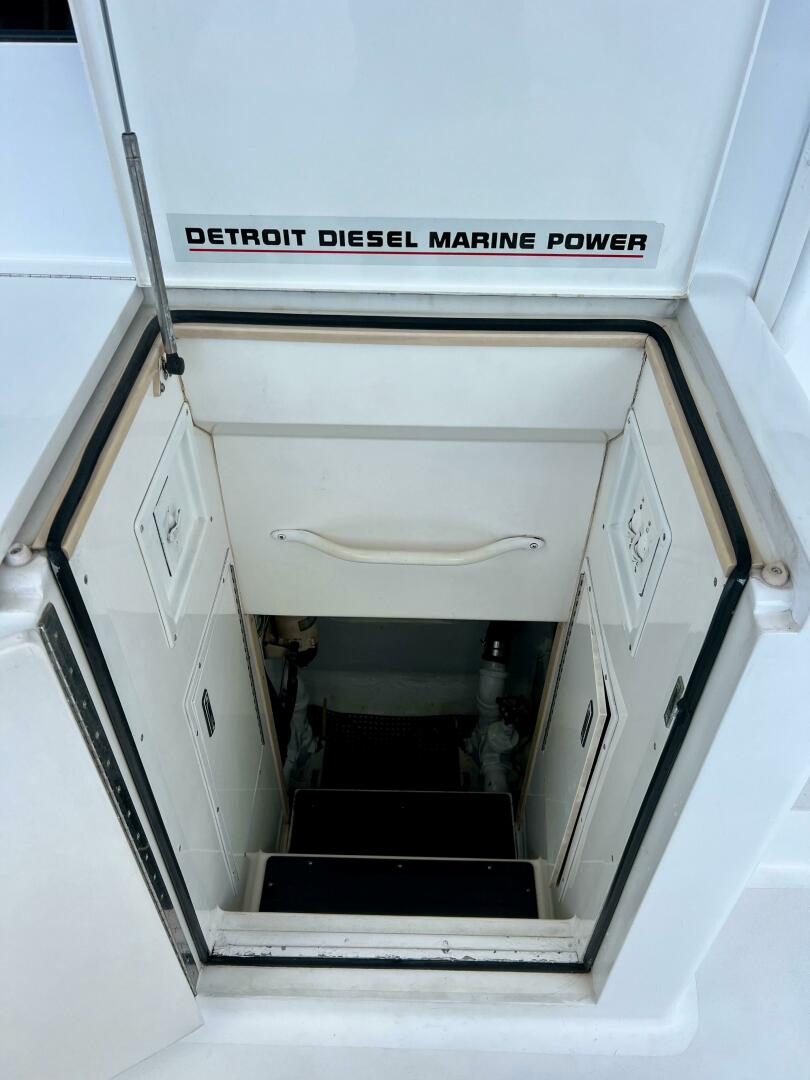 1997 Viking 43 Convertible - Image 30