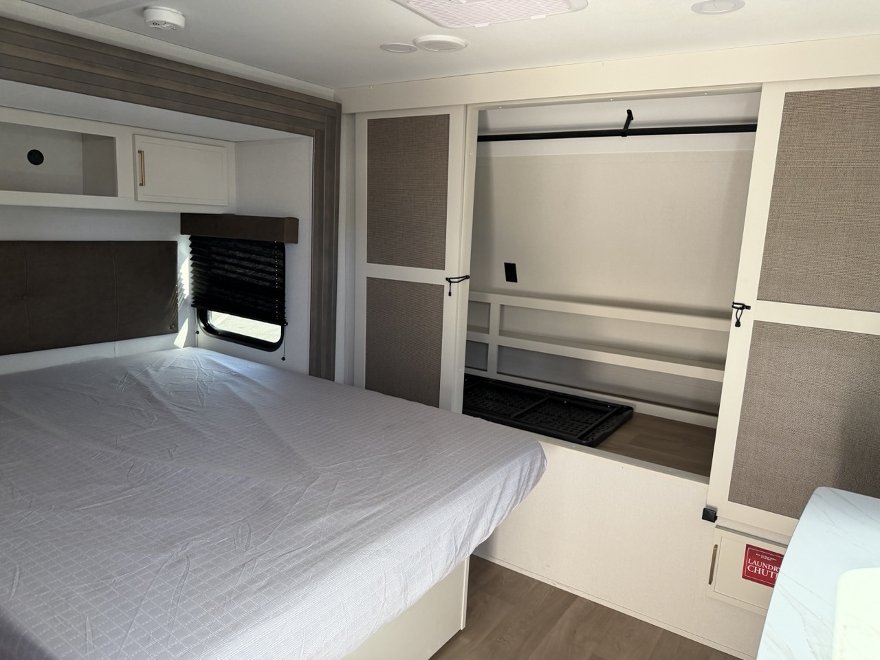 2026 Grand Design Transcend 335BHT - Image 21