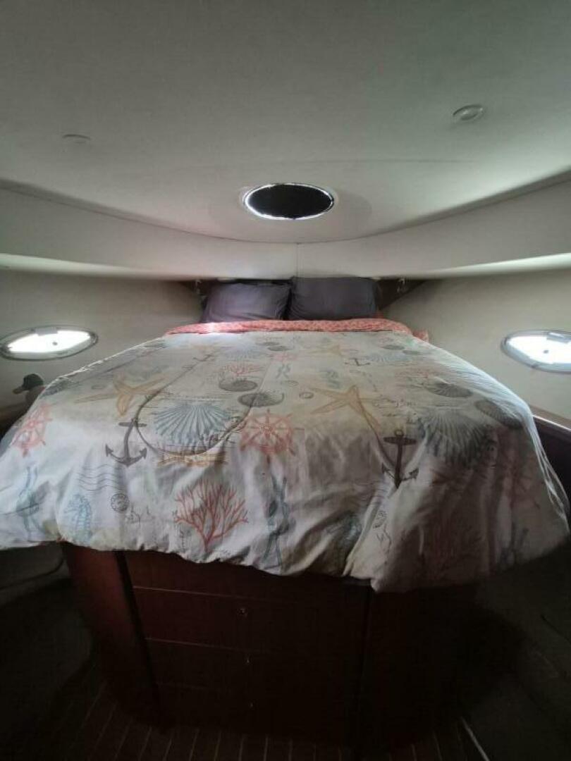 2002 Silverton 38 Convertible - Image 33