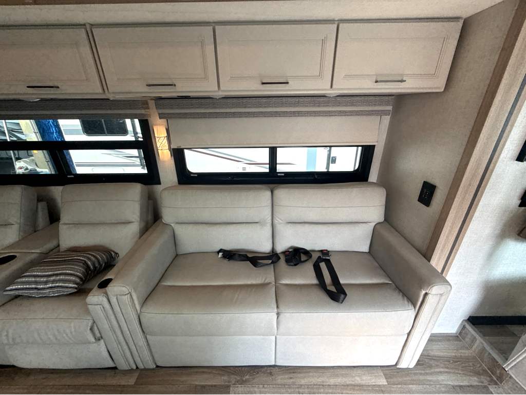 2027 THOR MOTOR COACH HURRICANE 36H - Image 17