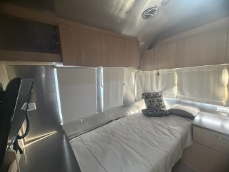 2019 AIRSTREAM FLYING CLOUD 26RB - Image 12