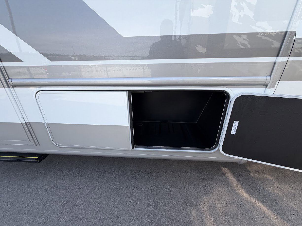 2026 THOR MOTOR COACH MAGNITUDE GRAND X32 - Image 10