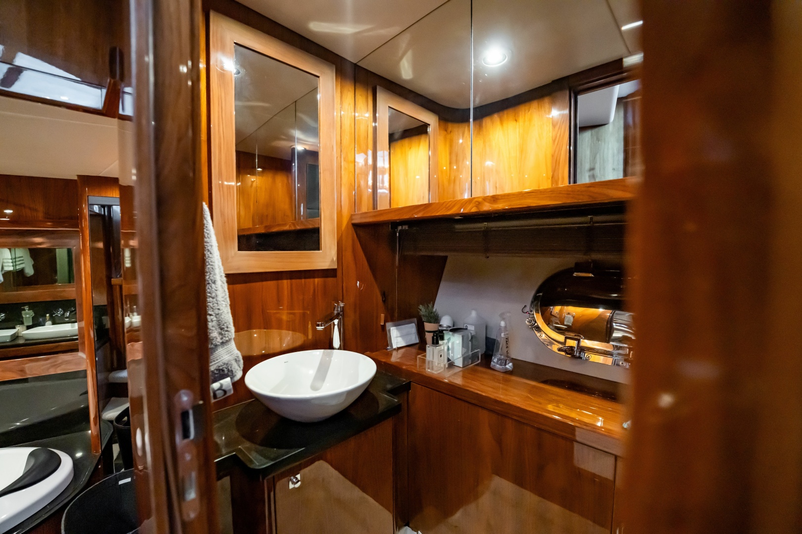 2010 Sunseeker 34 Metre Yacht - Image 53