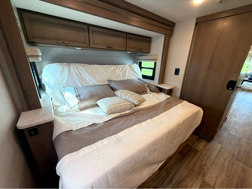 2027 THOR MOTOR COACH HURRICANE 36H - Image 18