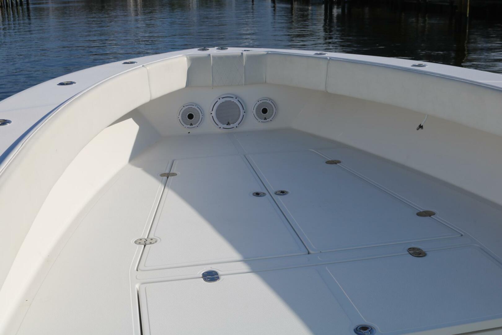 2008 Venture 39 Center Console - Image 2