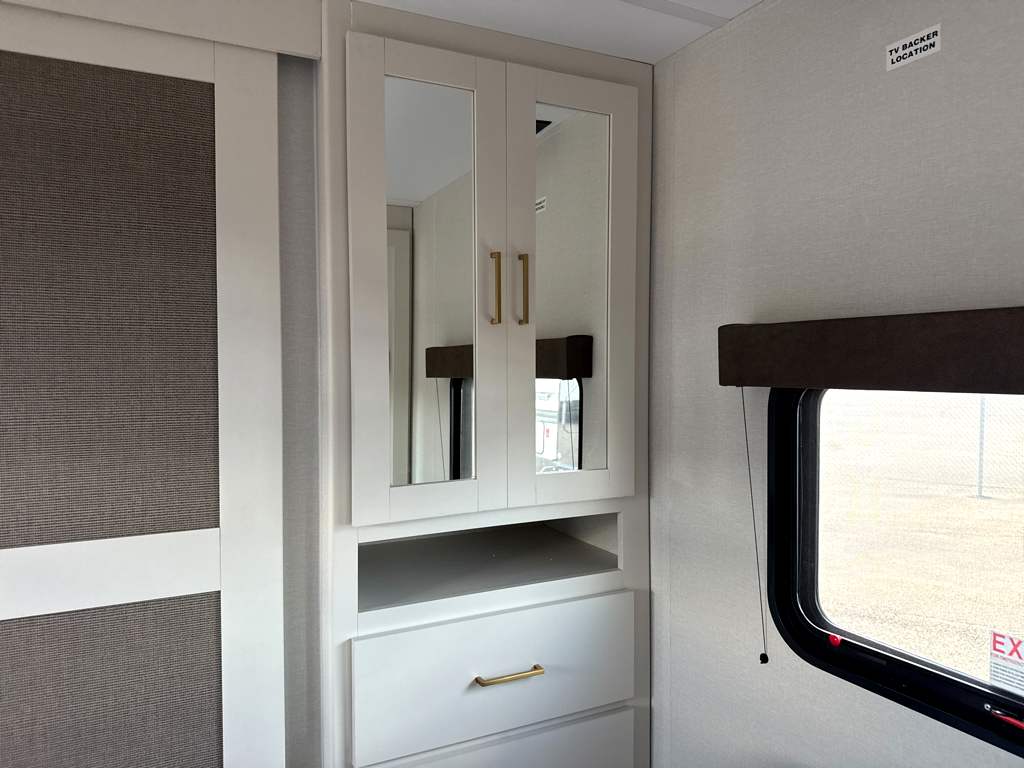 2027 GRAND DESIGN TRANSCEND 295QBT - Image 10
