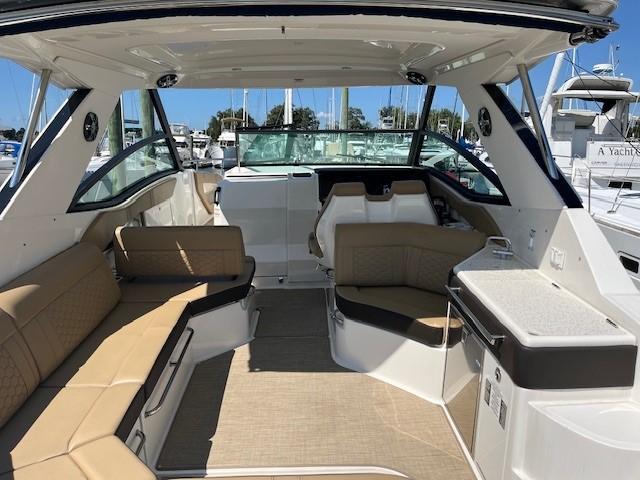 2020 Sea Ray Sundancer 320 - Image 4
