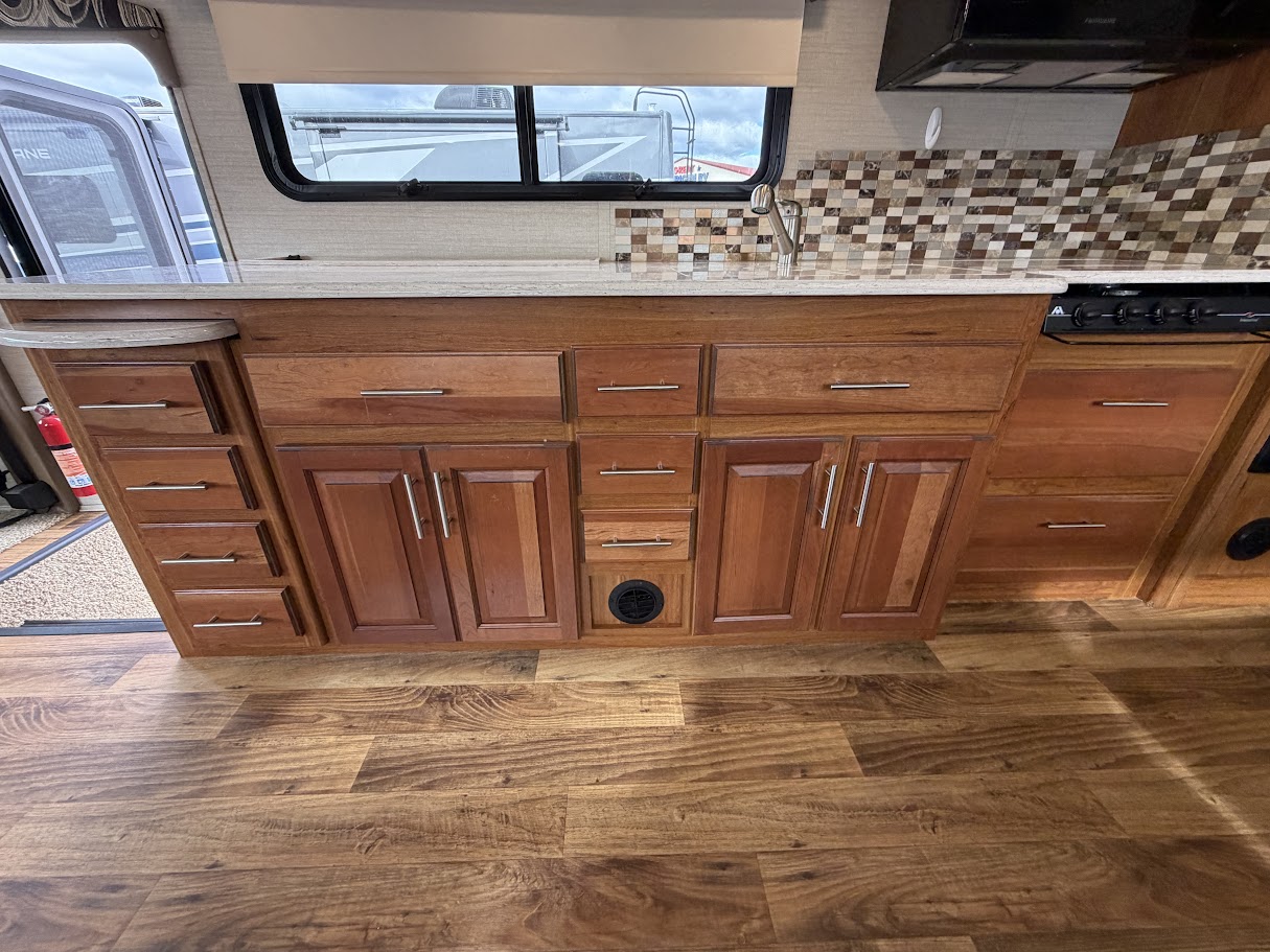 2017 JAYCO PRECEPT 35S - Image 16