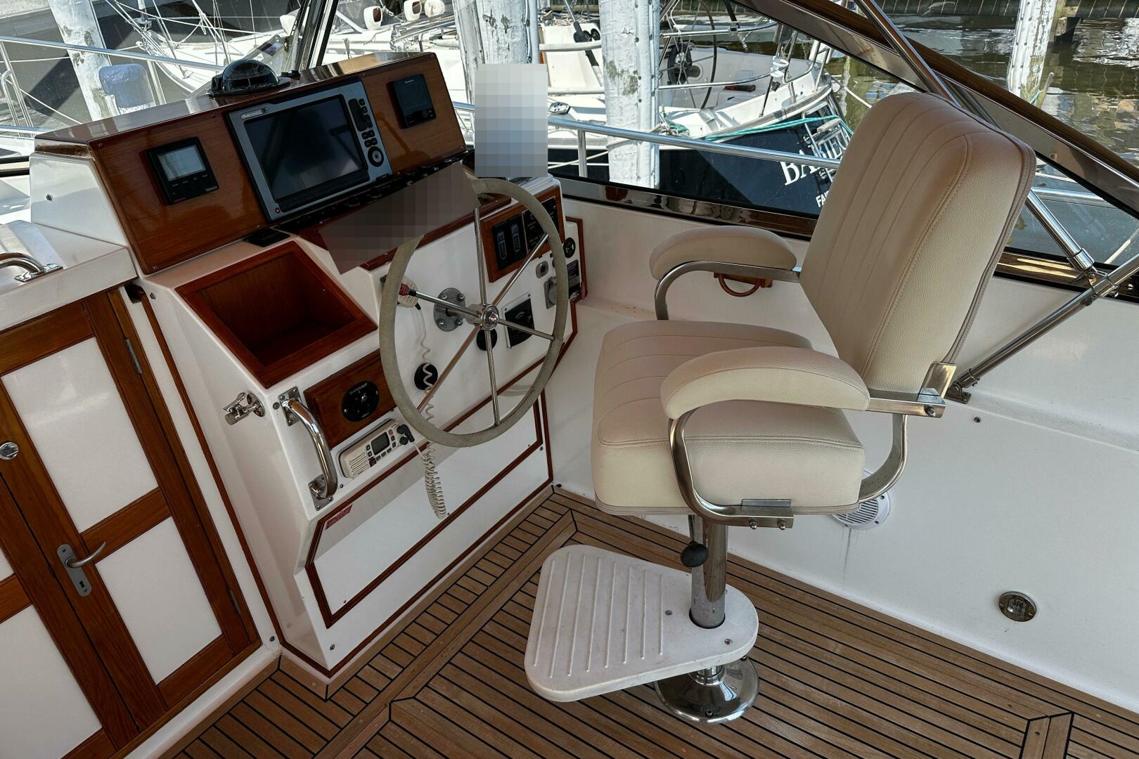 1995 Grand Banks 38 Eastbay EX - Image 9