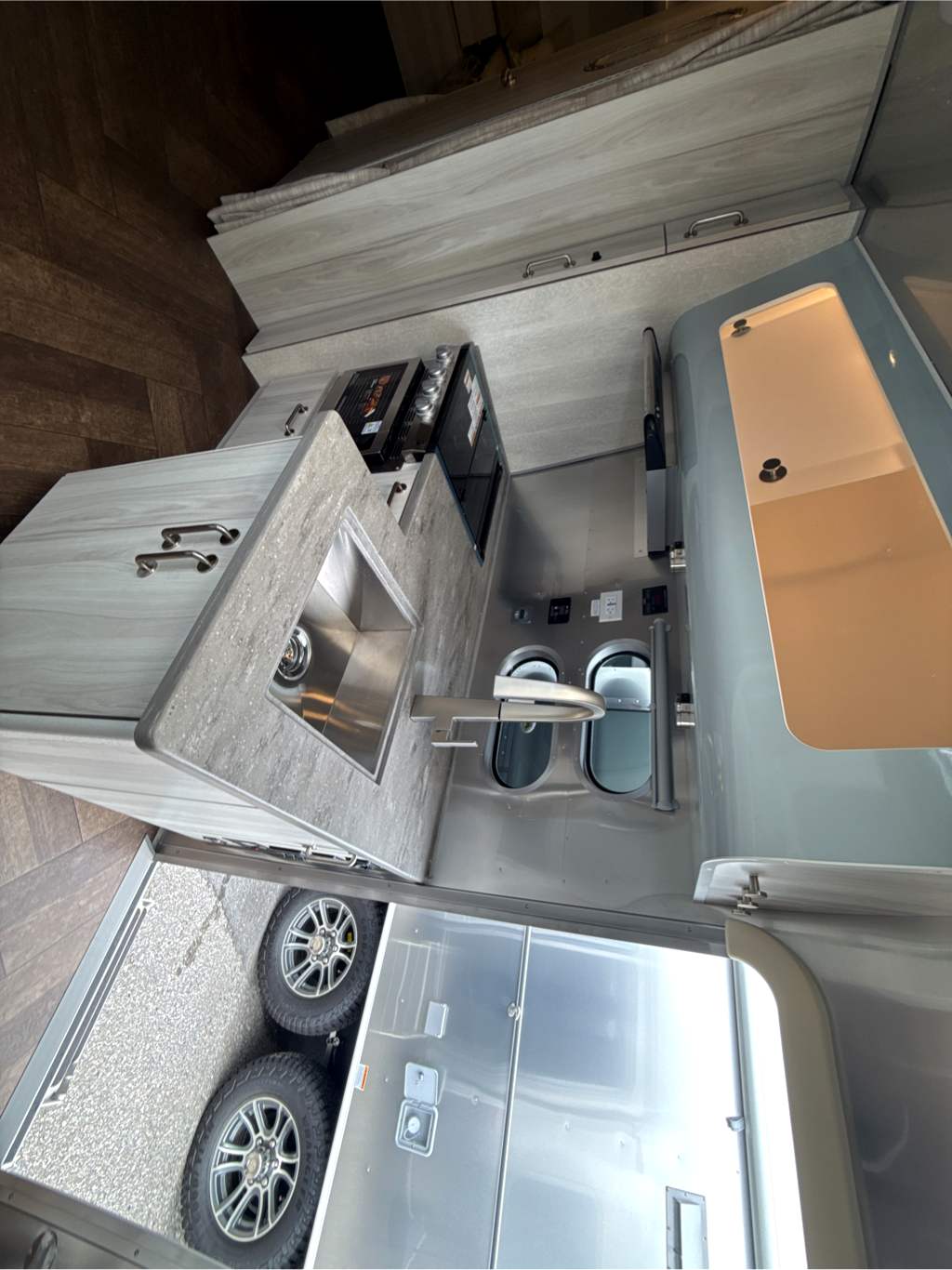 2027 Airstream International 25FB - Image 15