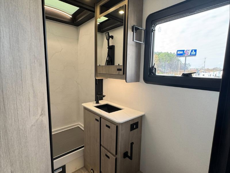 2026 GRAND DESIGN LINEAGE SERIES F 31ZW - Image 27