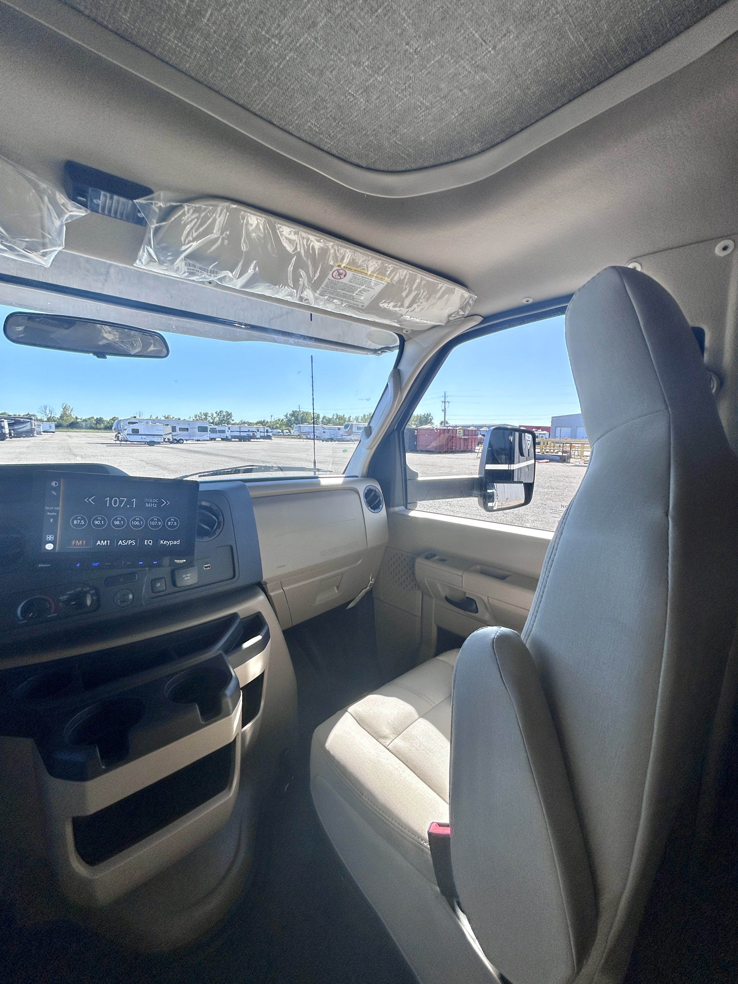 2027 Thor Motor Coach Quantum LC28 - Image 26