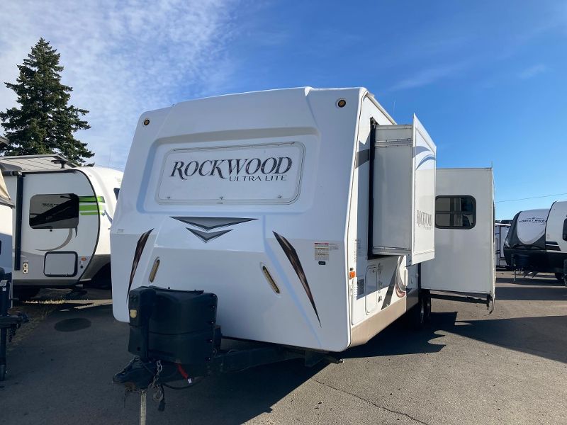 2015 Forest River Rockwood Ultra Lite 2604WS - Image 2