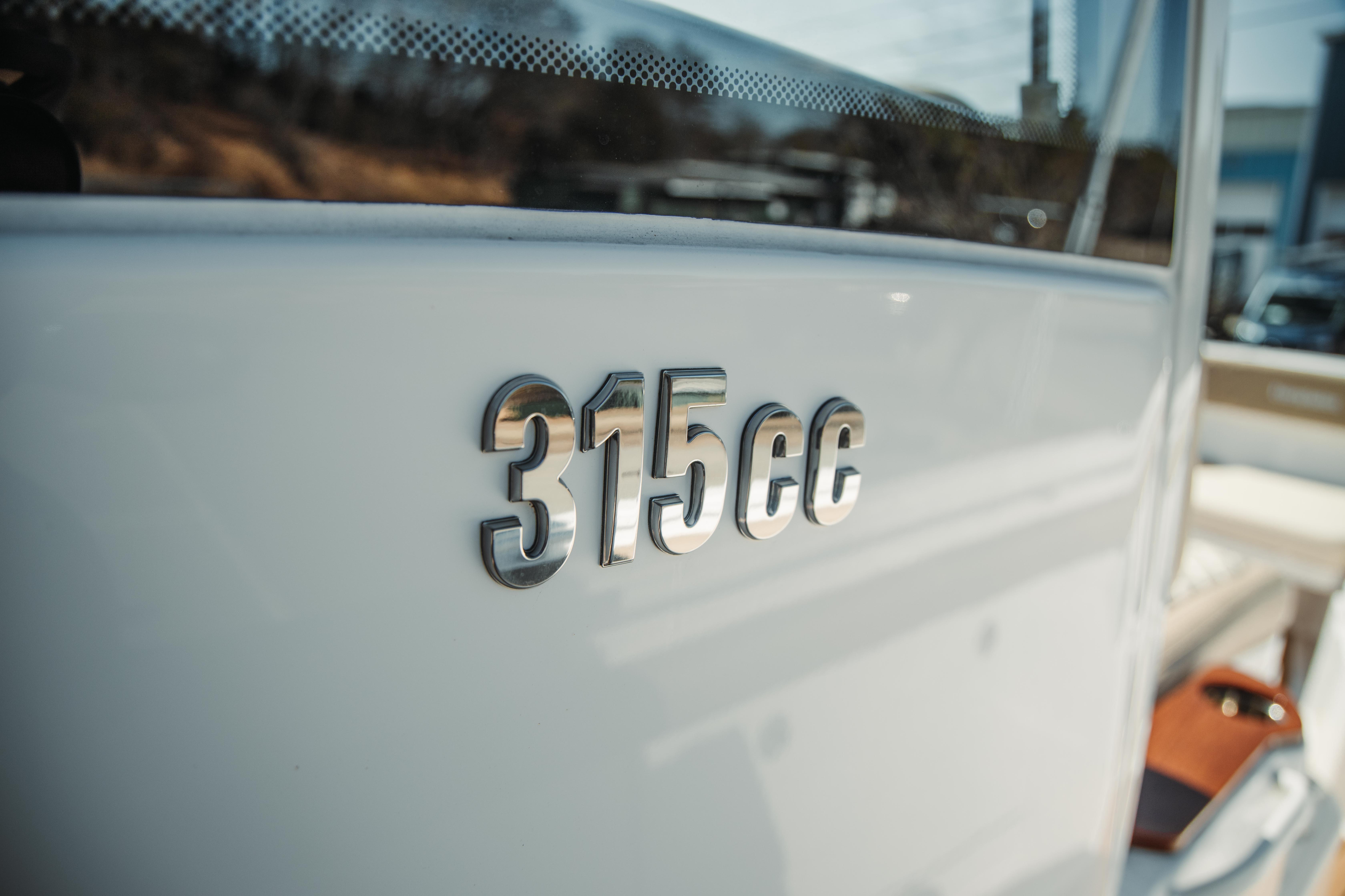 2024 Everglades 315 Center Console Standard - Image 4