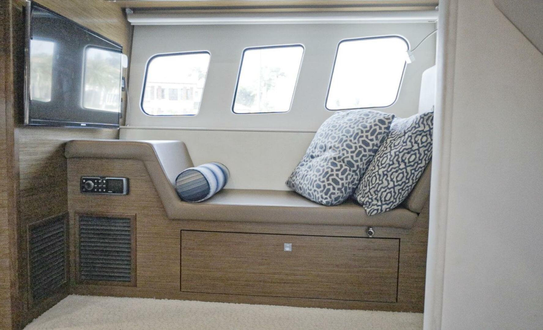 2014 Cruisers Yachts 45 Cantius - Image 57