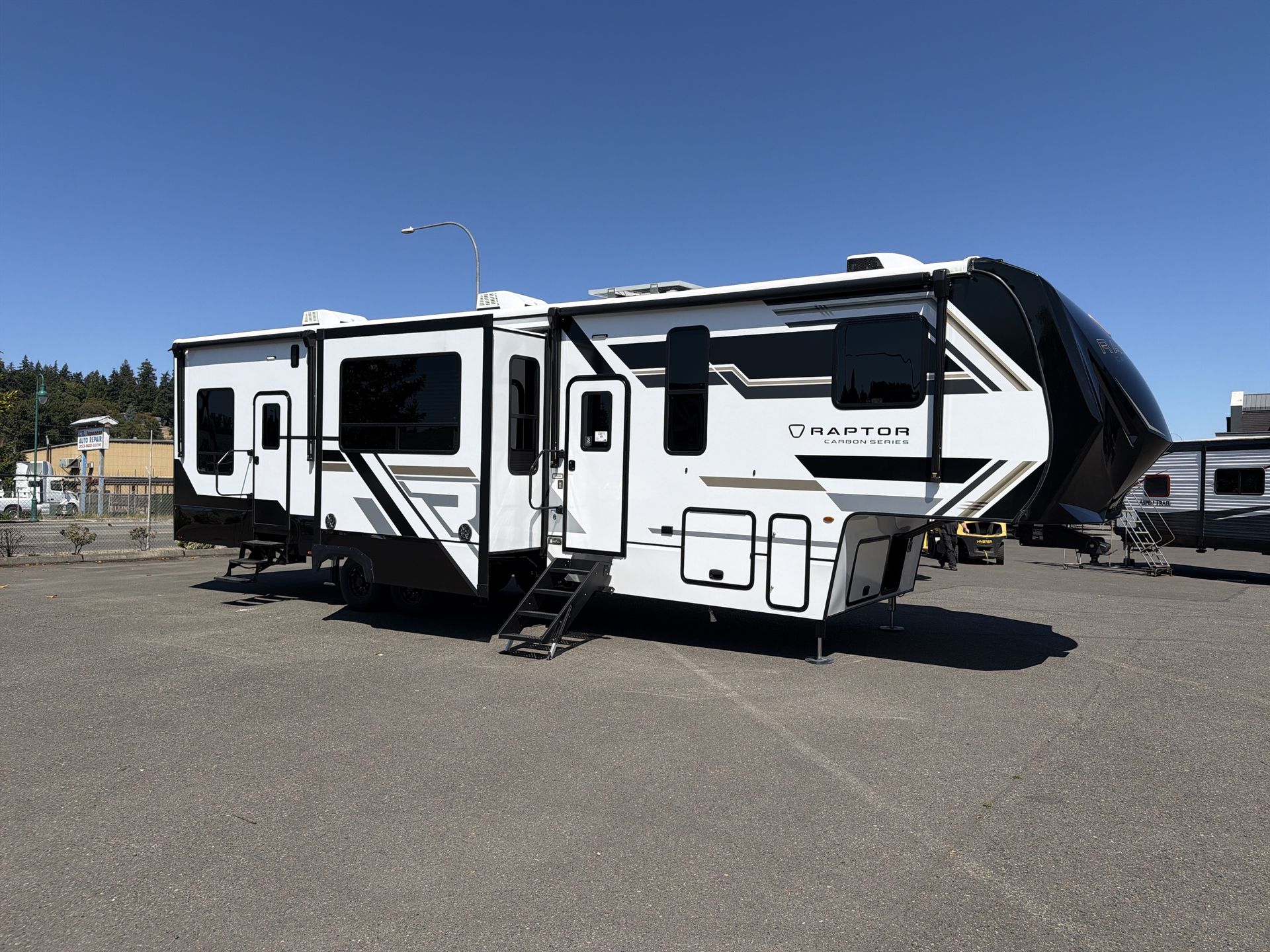 2027 Keystone Carbon 368