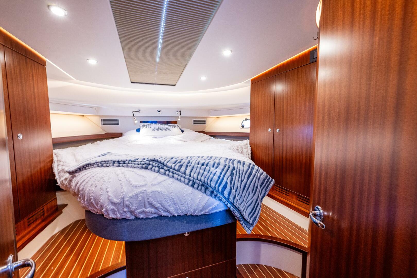 2023 Nimbus 405 Flybridge - Image 26
