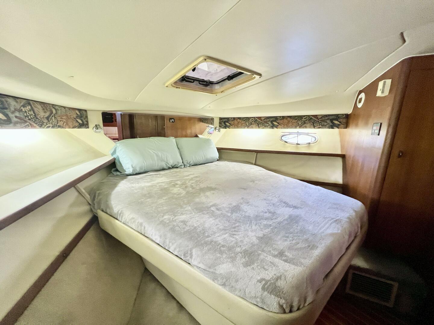 1998 Tiara Yachts 3500 Express - Image 19