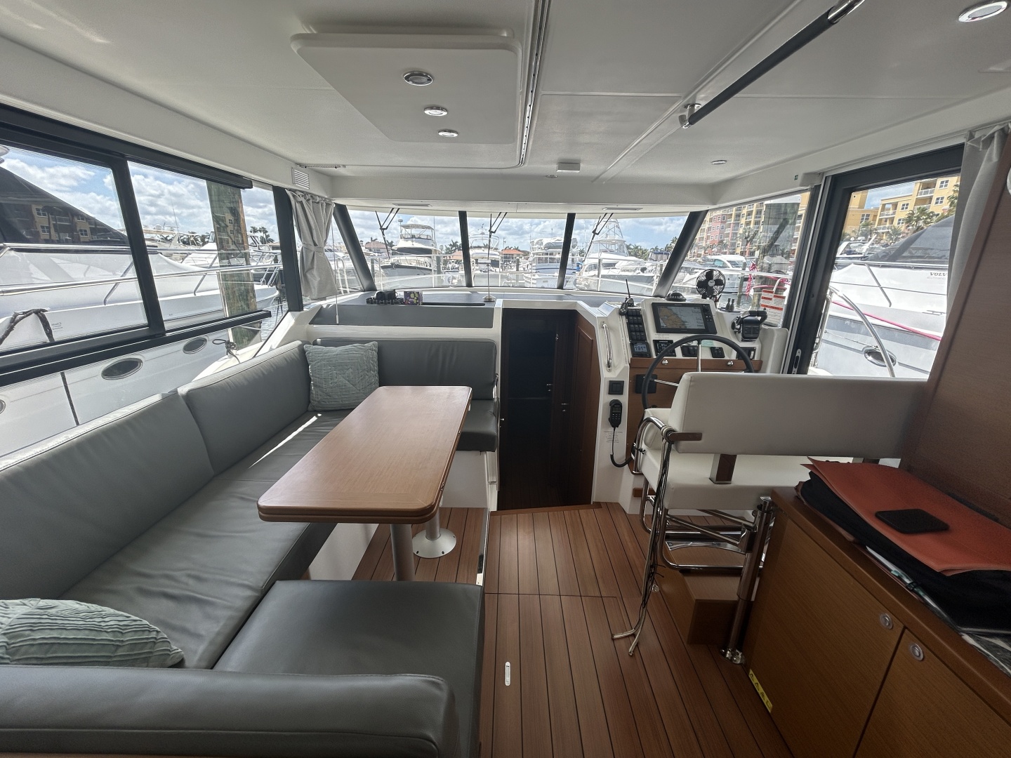 2022 Beneteau ST - Image 30