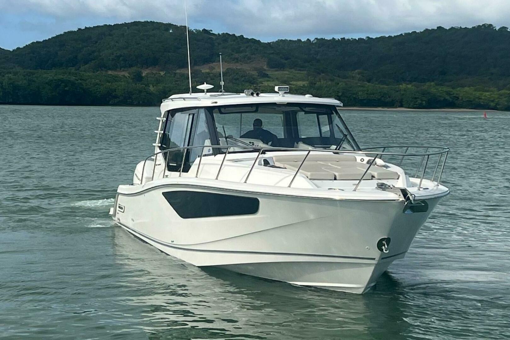 2022 Boston Whaler Conquest 405 - Image 6