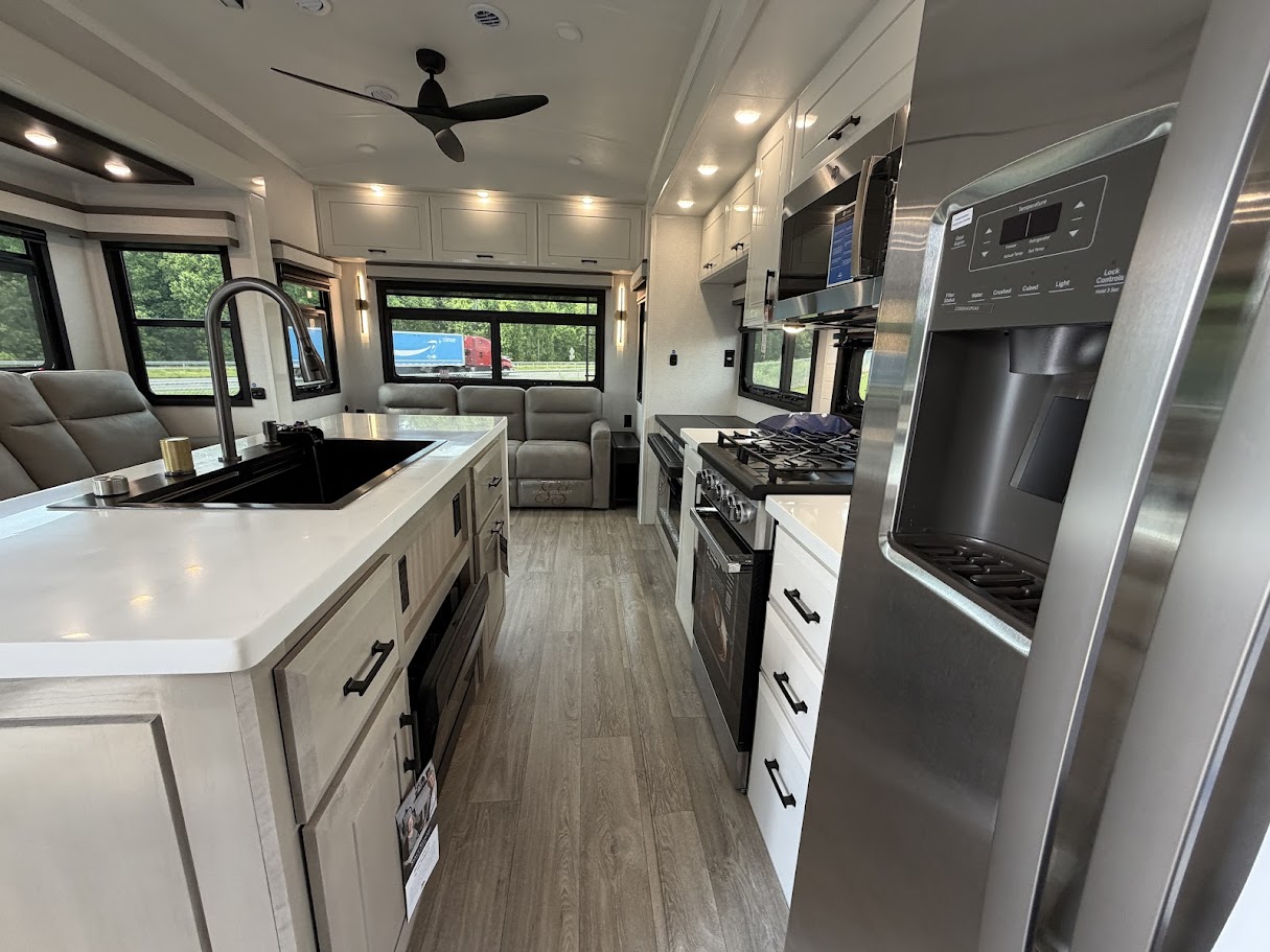 2027 JAYCO PINNACLE 32RLTS - Image 33