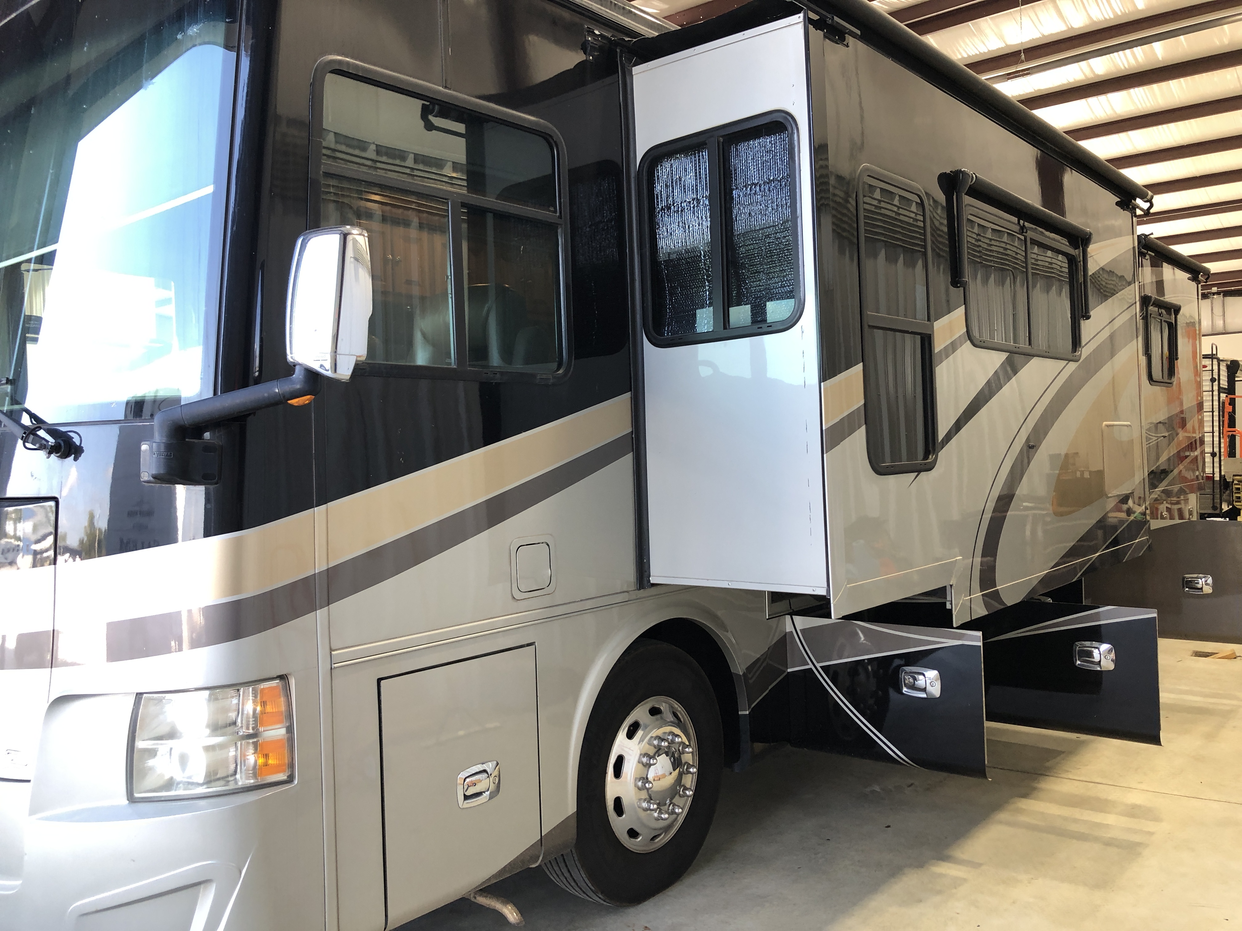 2017 Tiffin Allegro Red 38 QRA - Image 11