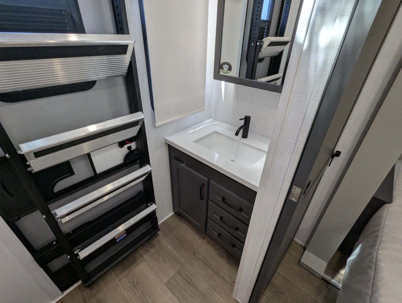 2025 Palomino Columbus 376DS - Image 30
