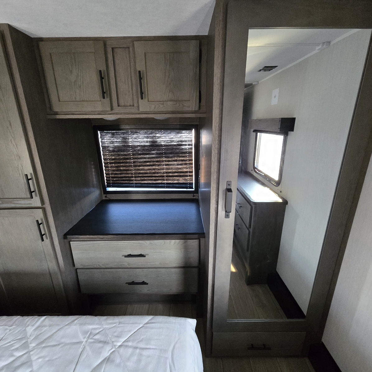 2026 CHEROKEE ARCTIC WOLF 3750 SUITE - Image 28