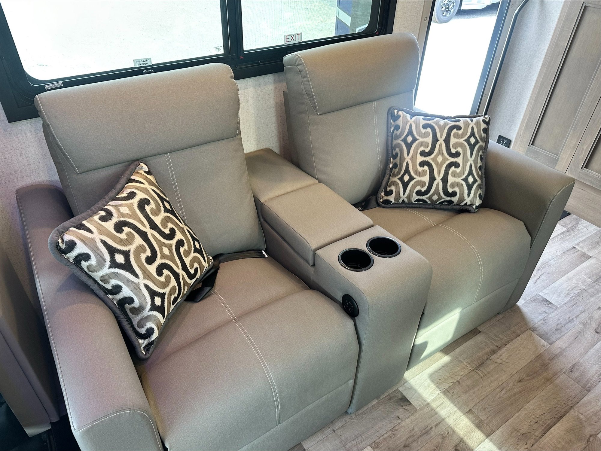 2026 THOR MOTOR COACH PASADENA 34XG - Image 13