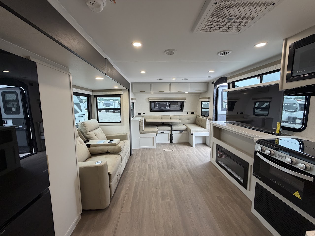 2027 VENTURE RV STRATUS 282VFD - Image 48